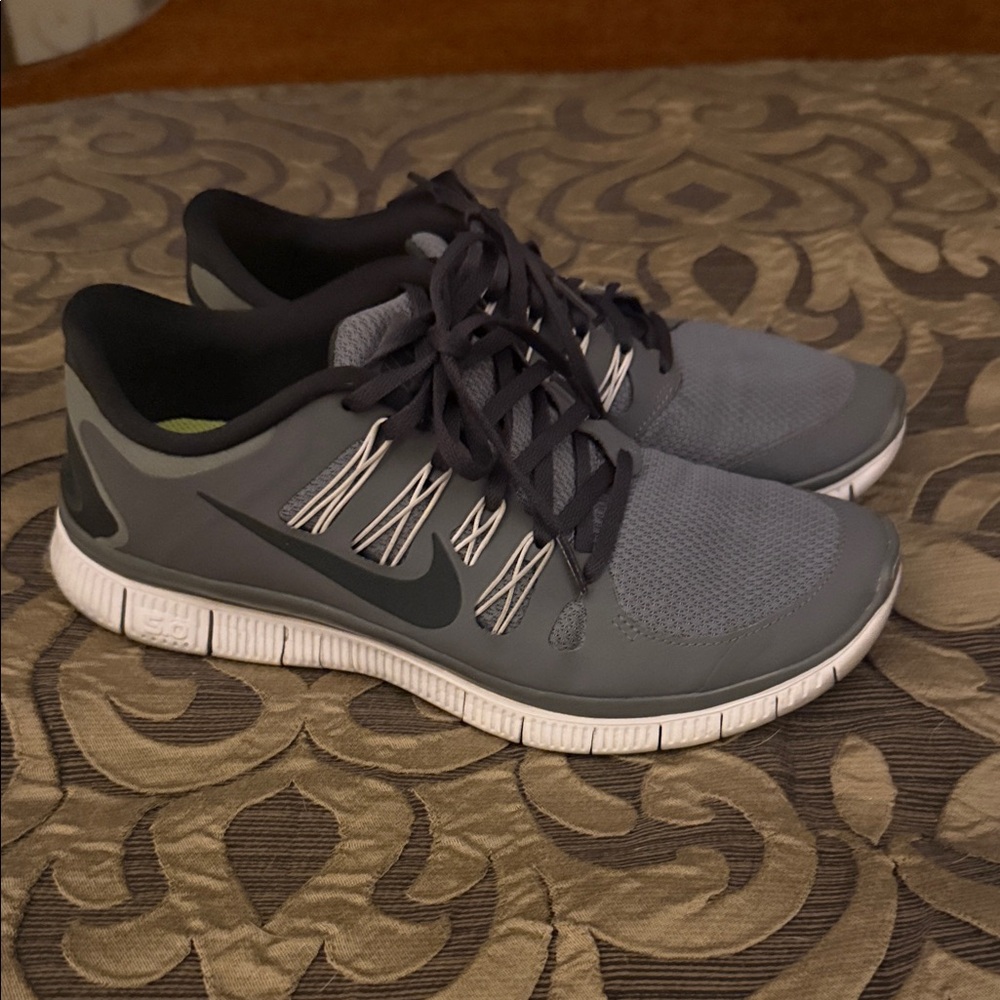 Nike Men's Charcoal and White Athletic Shoes